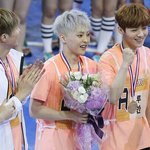 [시우민] 풋살 민석이 골넣고 세레<b>모니</b>하는 영상 올라왓다!!!