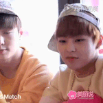 [EXO] 시우민 귀<b>여어</b>