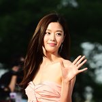 전지현의 핑크빛드레스