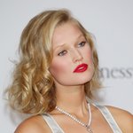 디카프리오의 그녀 토니가른