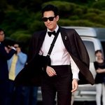 이정재는 <b>깁스</b>해도 멋있다.........