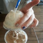 (한여름 낮의 공포) <b>휘핑크림</b>에서 머리가 자라나다