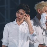 [EXO] 백현이 손<b>힘줄</b>봐 ㅠㅠㅠ