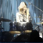 이제 <b>드럼</b>까지 친다는 아이유