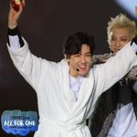 [EXO] 백현이 샤워가운을 입고