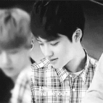 [EXO] <b>쇼핑</b>을 마치고 집에가는길 에스컬레이터에서