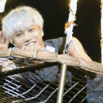 [EXO] 팬들 쳐다보는 종인이 눈빛봐ㅠㅜㅠ <b>쥬</b>금