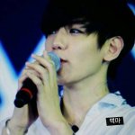 [EXO] 백현홈마들은 백현이가 앞머리를 내리면 흥분을 한다