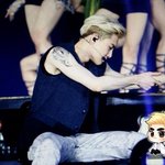[EXO] 준면이의 살아있는 <b>손끝</b>