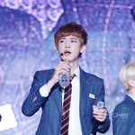 [EXO] 찬열이 물 마실때마다 마이크 스피커 사이로