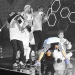 [EXO] 얘 뭐야 <b>겁나</b>웃겨 ㅋㅋ