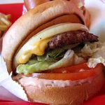 군침도는 <b>푸짐</b>한 햄버거 모음