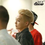 [EXO] 엠카ㅋㅋ지금나오는빨간가죽<b>자켓</b>ㅋㅋㅋ