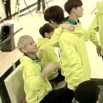 [EXO] 이렇게 <b>안아</b>주면 누가 안반하겠니