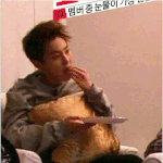 [시우민] <b>과자</b> 오독오독 이쁘게 먹는 시우민