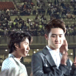 [도경수] 경수손에 팬라이트<b>하나</b>쥐어주세요..ㅠㅋㅋ