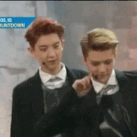 [EXO] <b>막내</b>한테 애교부리는 찬열이