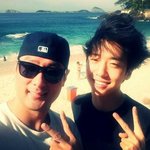 [BAP] 해변에도 <b>놀러</b> 갔었나보네.