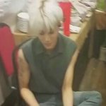[카이] 종인이가 <b>양말</b>을 신고잇어요.. ㅂㅇㅂ
