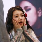 女아이돌 귀여운 팬사인회 꽃받침 <b>포즈</b>
