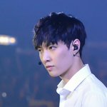 [EXO] 지긍 일어났는데 눈 퉁퉁부었다