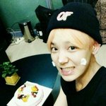 우유<b>빛깔</b> 피부의 아이돌 셀카