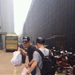 [EXO] 용<b>민</b>이 애기들 까까 사간다