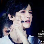 [EXO] 백현이 눈화장보는 재미 <b>쏠쏠</b>해..