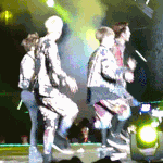 [타오] 타오무대에서 춤추다가 <b>벌레</b>....