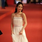 긴머리한 송혜교..빛이나...