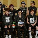 [EXO] 둘기랑백혐이인터뷰 <b>맨끝</b>에앉아서 