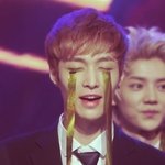 [EXO] 황금 눈물 흘리는 이씽이