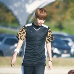 [EXO] <b>나이때</b> 진심놀란게 뱃살만있을줄알았는데 복근....