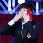 [EXO] 김준면 들어가기전에 팬들한테 손<b>키스</b> 날렸다는데
