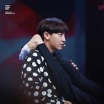[EXO] 애들아 저 <b>양말</b> 벗겨진애 누군지알아?