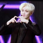 [EXO] 만약 세훈이가 흑발하고 좀 부스스한 <b>형태</b>로 앞머리 내리면