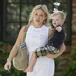 아들 <b>루카와</b> 외출한 힐러리 더프