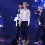 [EXO] 종인이 따라하는 찬열이.<b>gif</b>