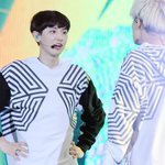 [EXO] 세상이 환해지는 <b>미소</b>