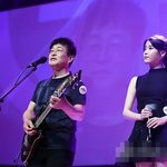 <b>김창완</b>과 듀엣무대한 아이유