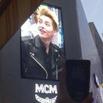 [시우민] MCM<b>매장</b> 스크린에 시우민