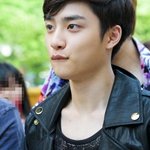 입술 꼭깨물고 있는 귀여운 아이돌들