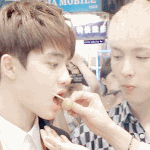 [EXO] 난왜이짤<b>입술</b>만보이냐..