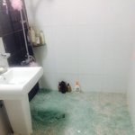 <b>샤워부스</b> 폭발 ㅠㅠ너무 놀랬어요