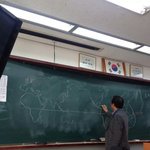 [틴펫스토리] 지리 선생님 클래스.jpg