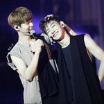 [CHEN] 아픈건아니지?