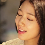 꽃피부 돋보이는 박신혜 뮤직<b>비디오</b>, 비밀은 마몽드 꽃초세럼