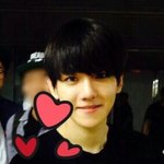 [EXO] 죵나 웃긴다 그래도 <b>뷔</b>보단 백현이지