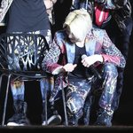[EXO] 팬분이 앉을 <b>의자</b>닦는 준면이