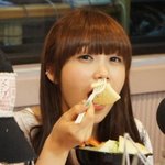 먹방도 귀여운 여자 아이<b>돌</b>들